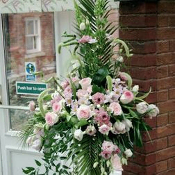 Pedestal arrangement for wedding